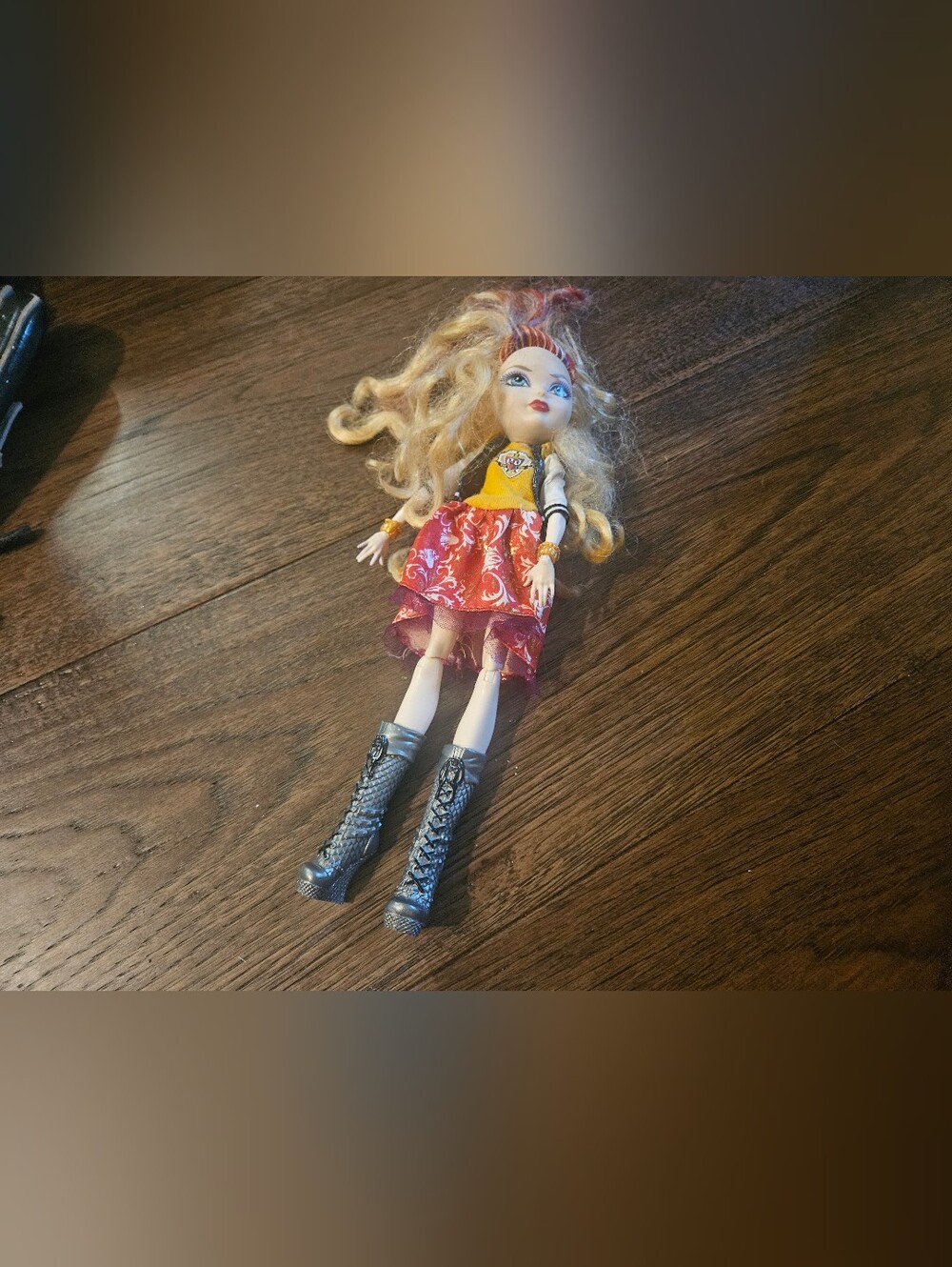 Ever After High Apple White School Spirit Doll 2012 Different Shoes 11" Used Toy